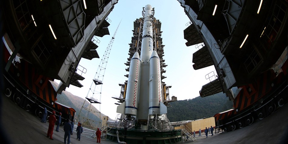 In First World, China announces its first manned mission to the Moon - four years ahead of schedule.